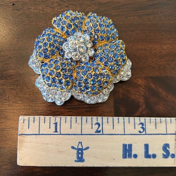 Vintage JBK Jackie Kennedy Camrose & Kross Two Tone Flower  Brooch - Picture 3 of 6